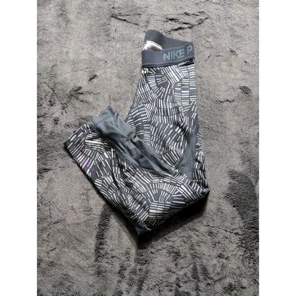 Nike Pro Women's Capri Yoga Pants Size XS Gray - Picture 12 of 12